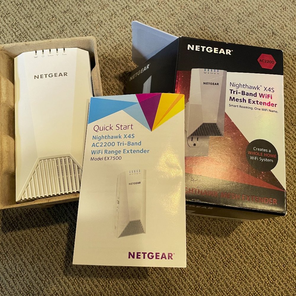 Netgear Nighthawk X4S AC2200 Tri-Band WiFi Mesh Range Extender // Model EX7500